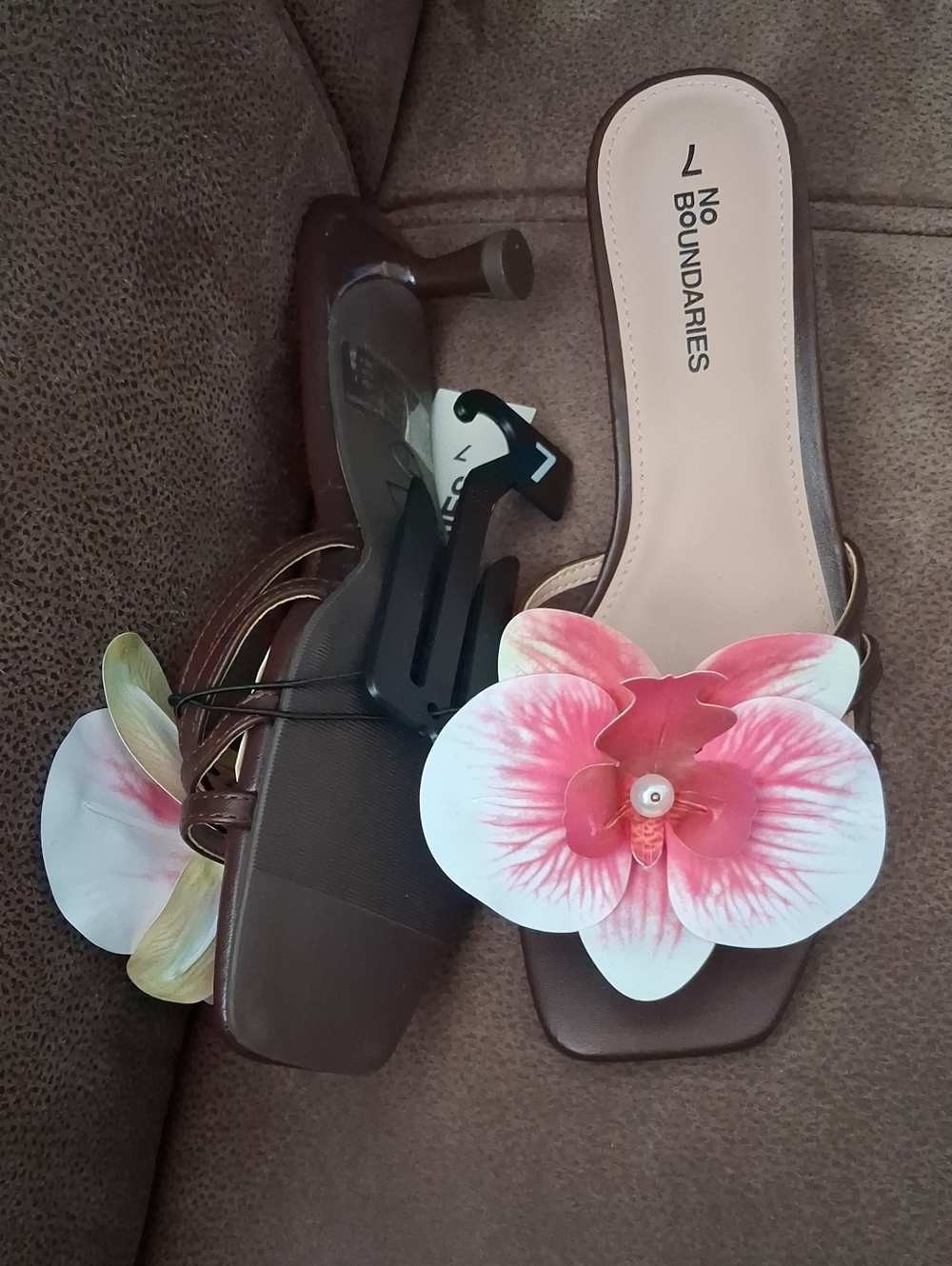 No Boundaries Brown Slide Sandals with Pink Floral Orchid Accent Size 7